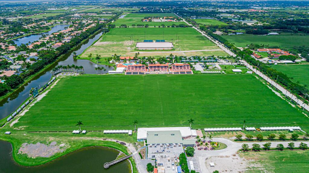 VILLAGEWALK OF WELLINGTON 2 - Residential