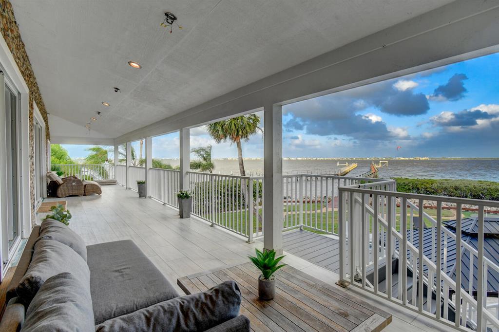 TWIN RIVERS - Residential