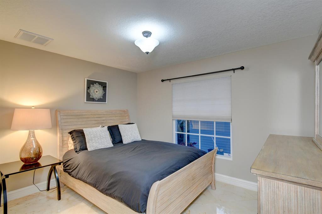 TWIN RIVERS - Residential