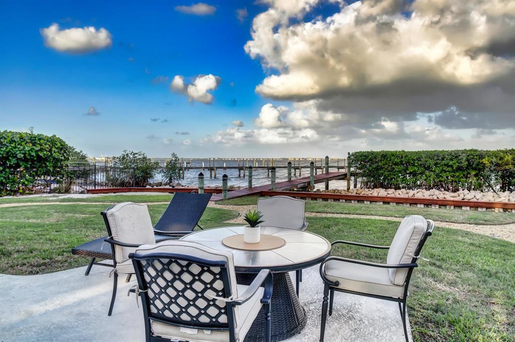 TWIN RIVERS - Residential