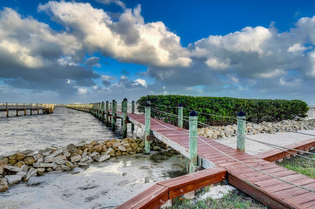 TWIN RIVERS - Residential