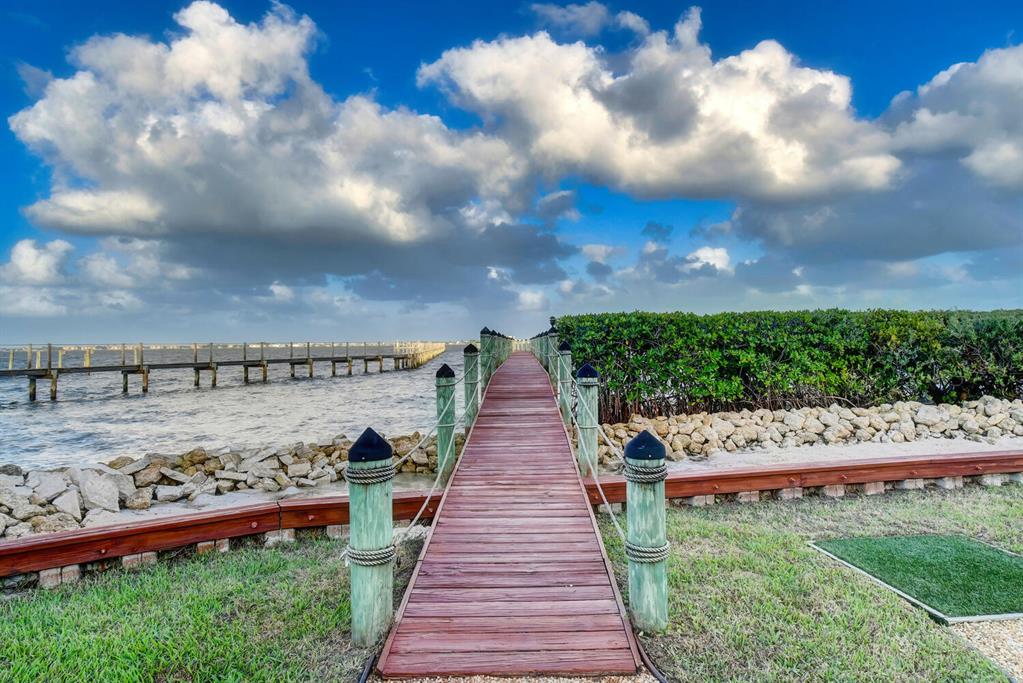 TWIN RIVERS - Residential