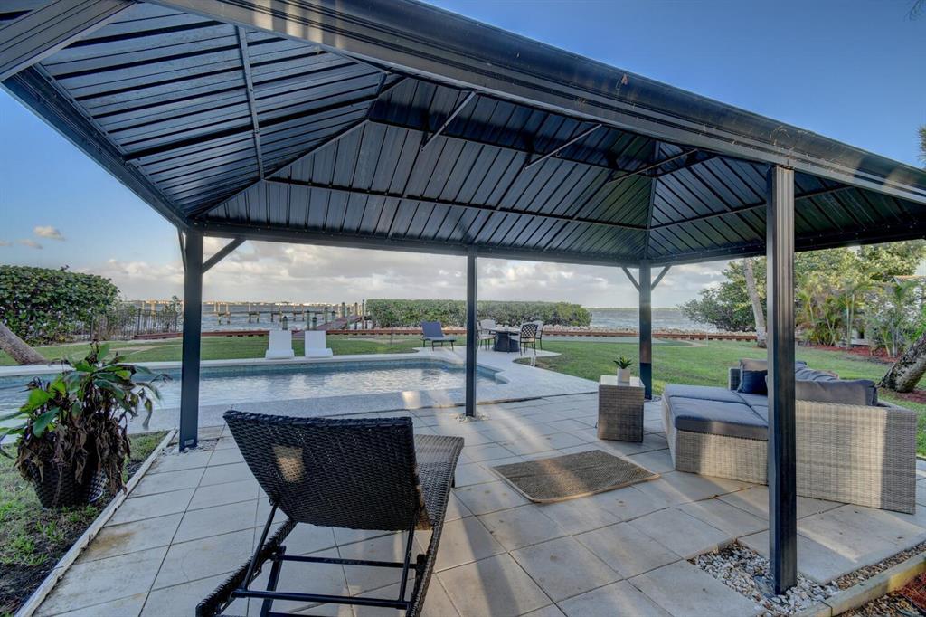 TWIN RIVERS - Residential