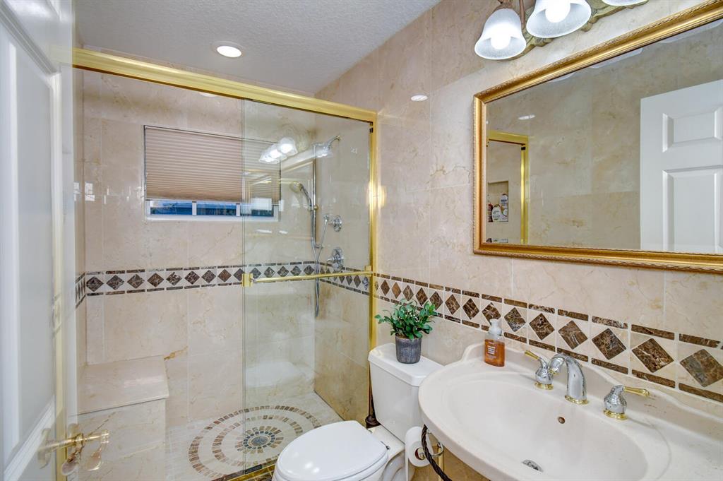 TWIN RIVERS - Residential