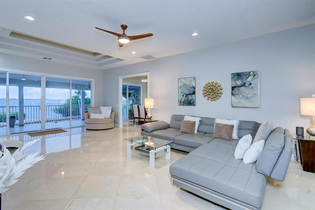 TWIN RIVERS - Residential