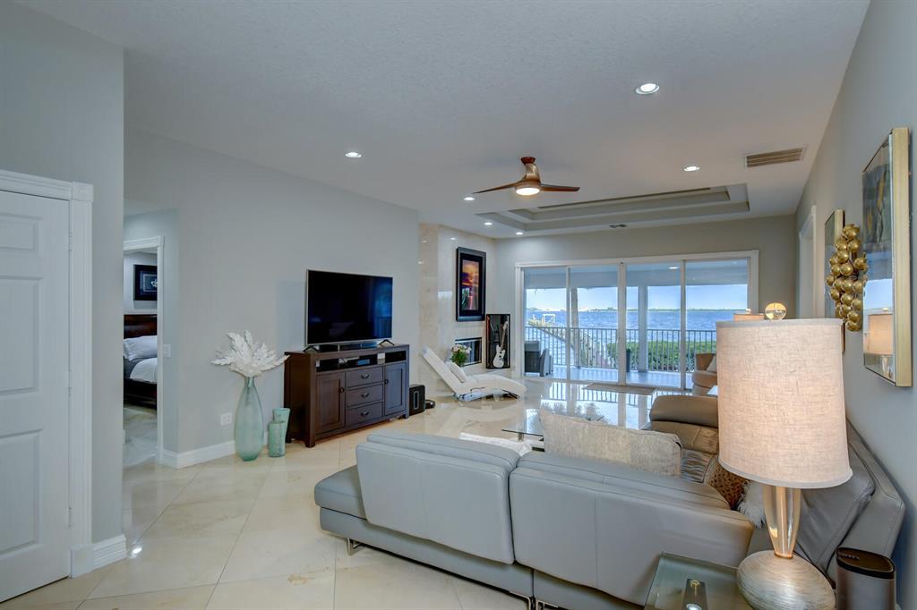 TWIN RIVERS - Residential