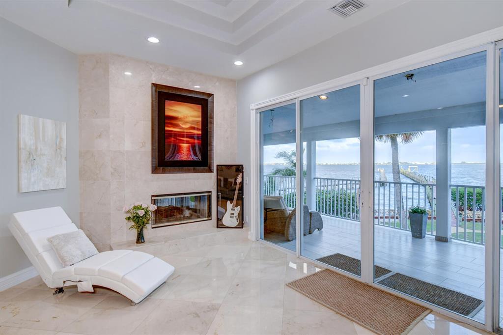 TWIN RIVERS - Residential