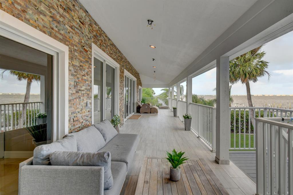 TWIN RIVERS - Residential