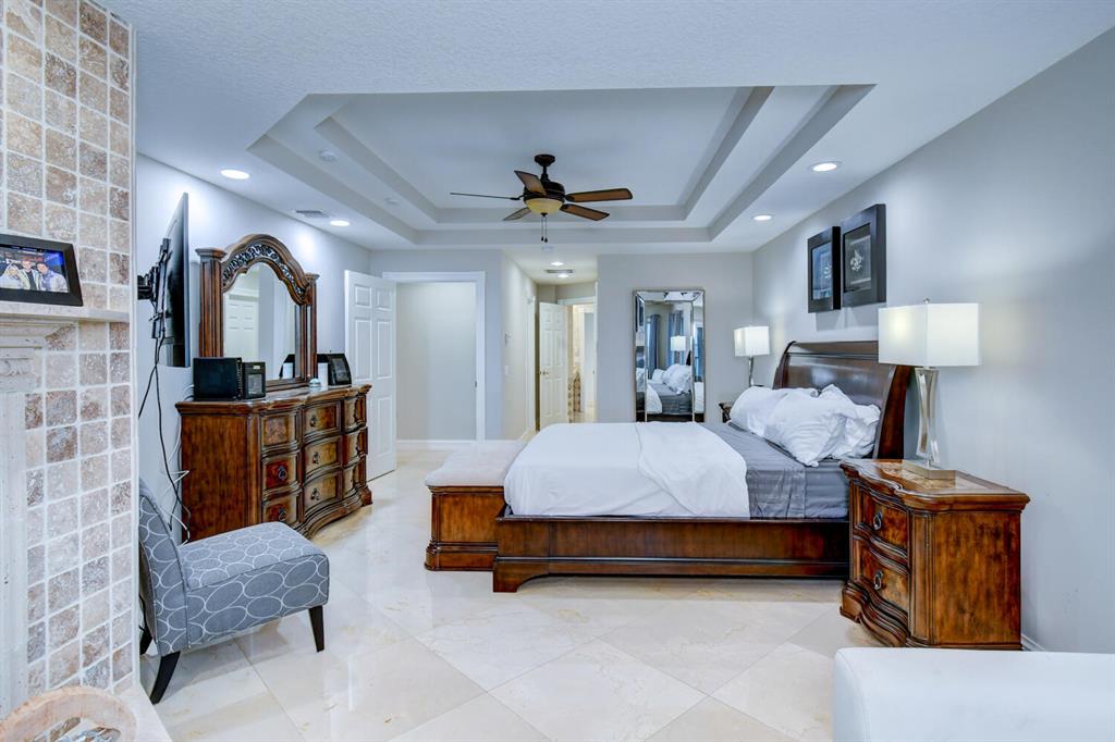 TWIN RIVERS - Residential