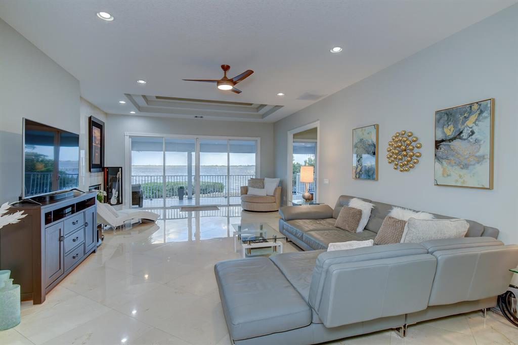 TWIN RIVERS - Residential