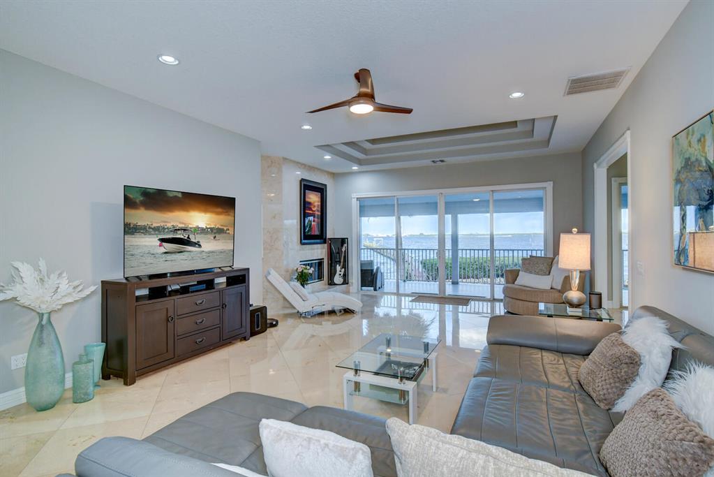 TWIN RIVERS - Residential