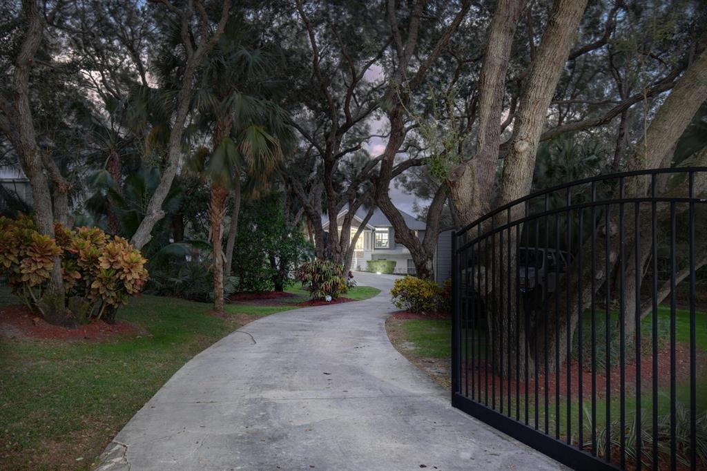 TWIN RIVERS - Residential