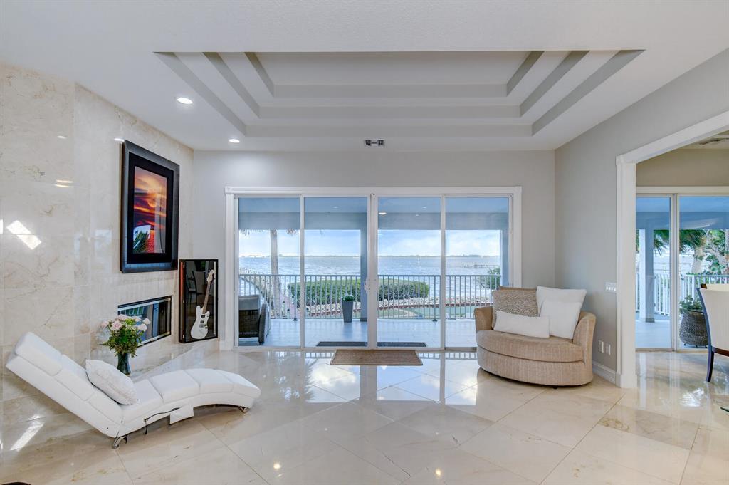 TWIN RIVERS - Residential