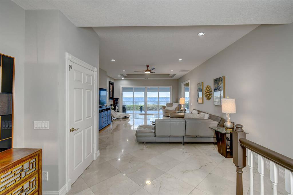 TWIN RIVERS - Residential