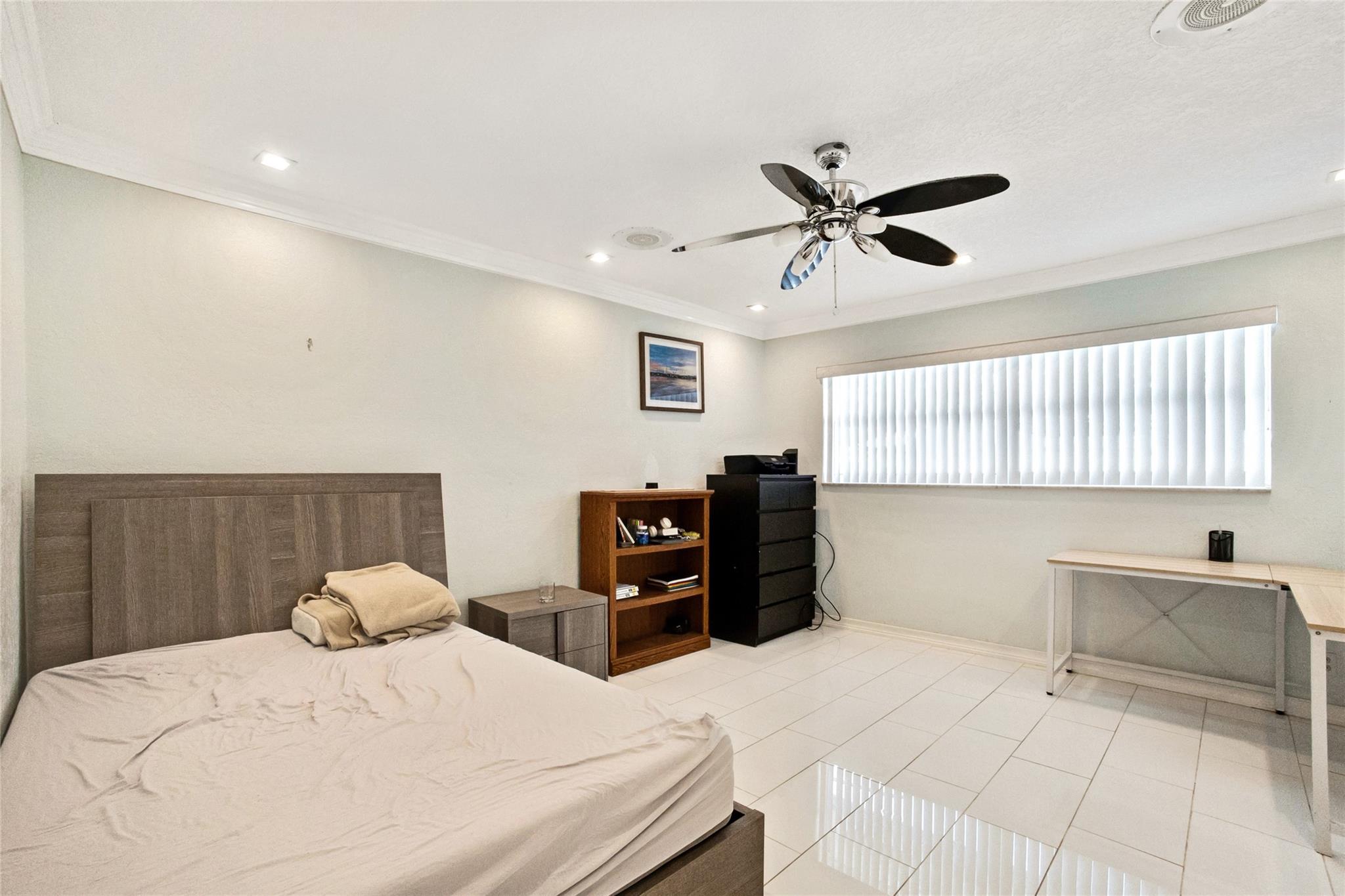 Country Club Isles 42-40 - Residential Lease