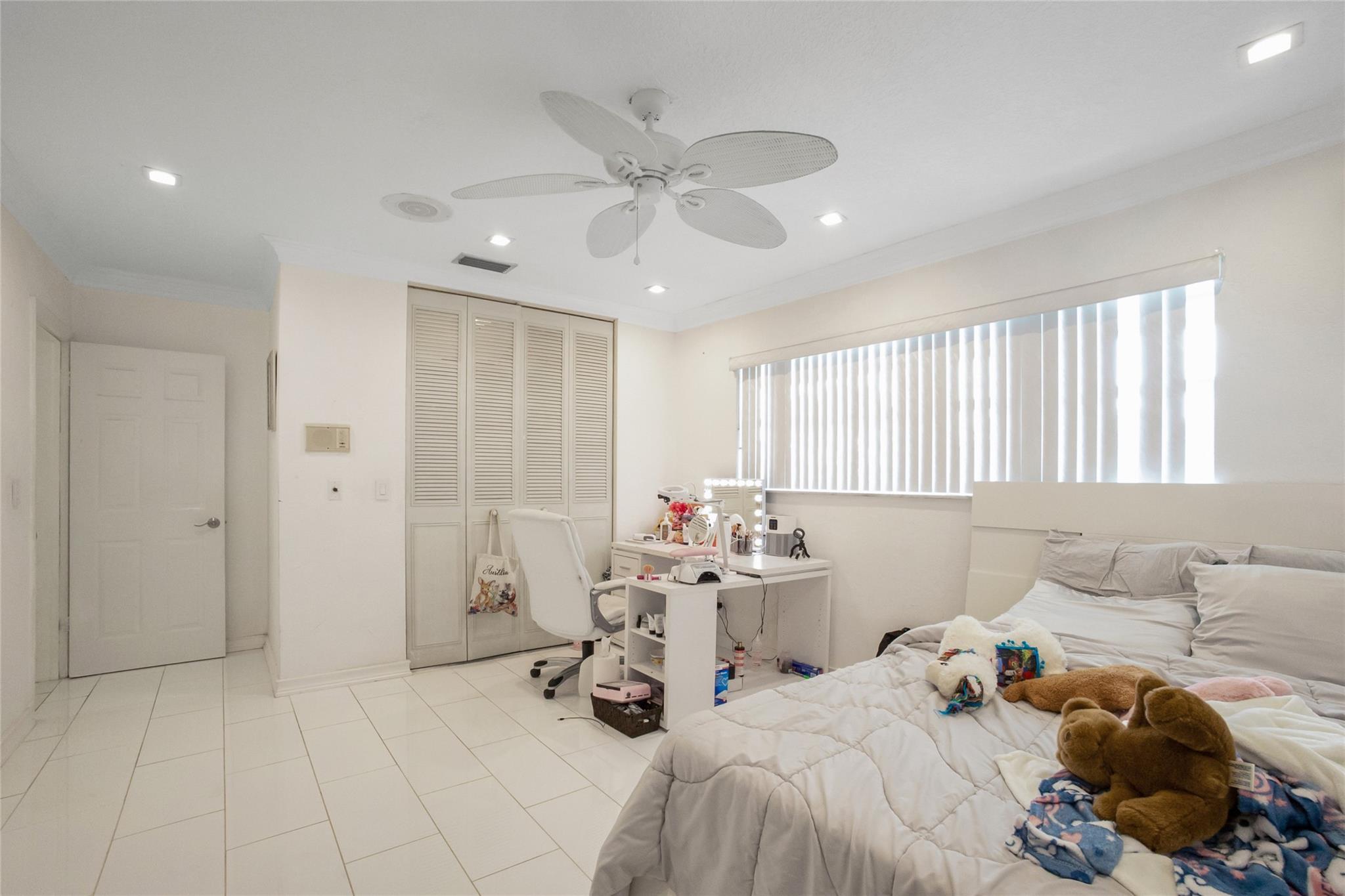 Country Club Isles 42-40 - Residential Lease