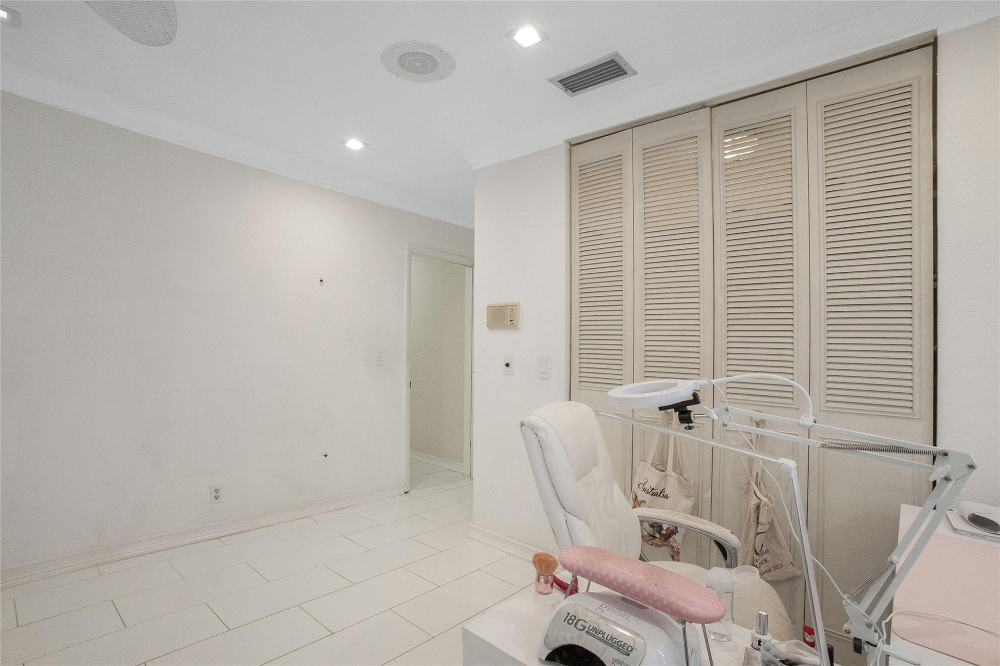 Country Club Isles 42-40 - Residential Lease