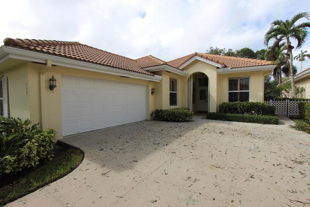 Photo of 117 Hampton Circle, Jupiter, FL 33458 (MLS # R10958940)