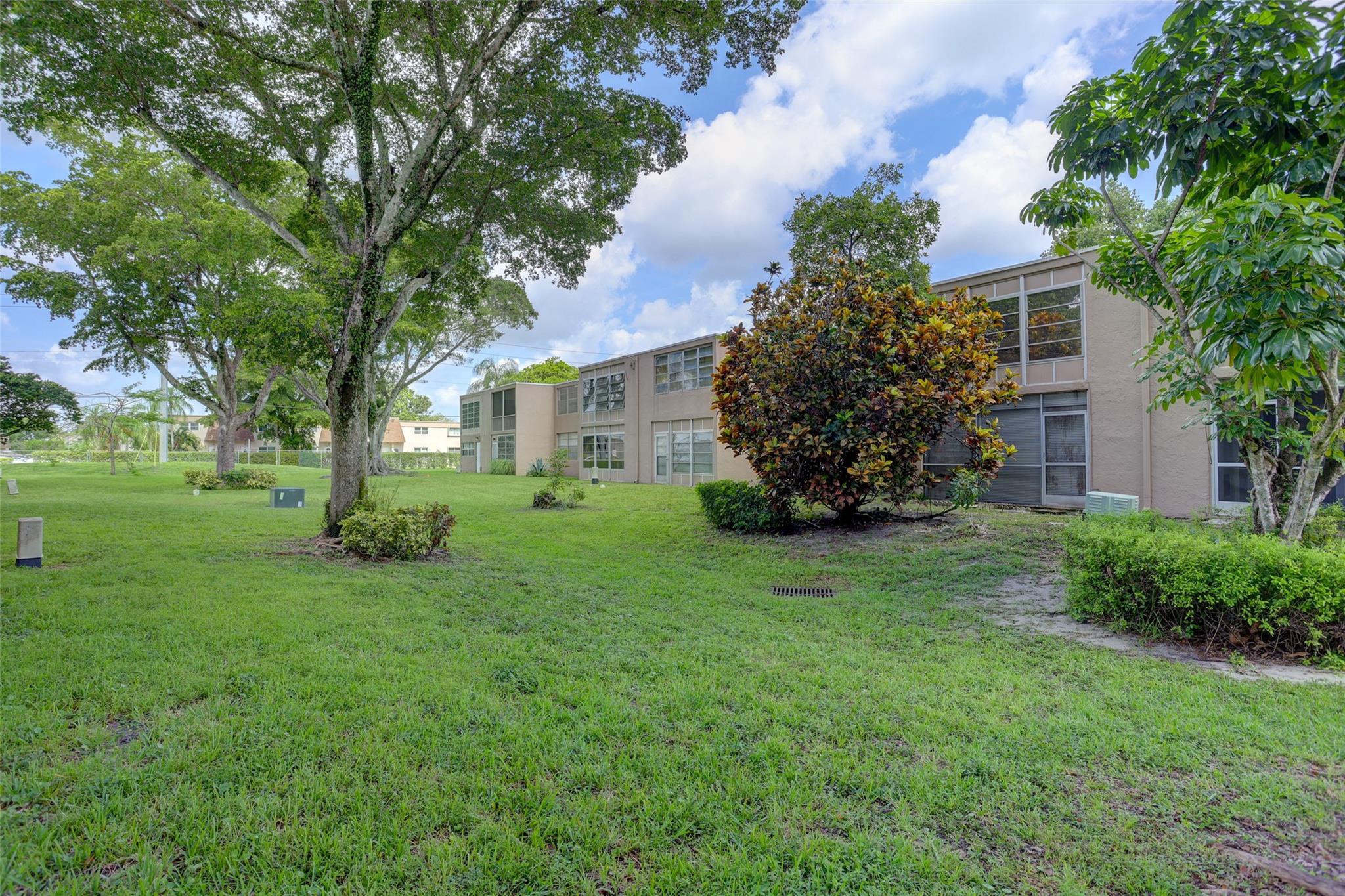 PALM SPRINGS I - Residential