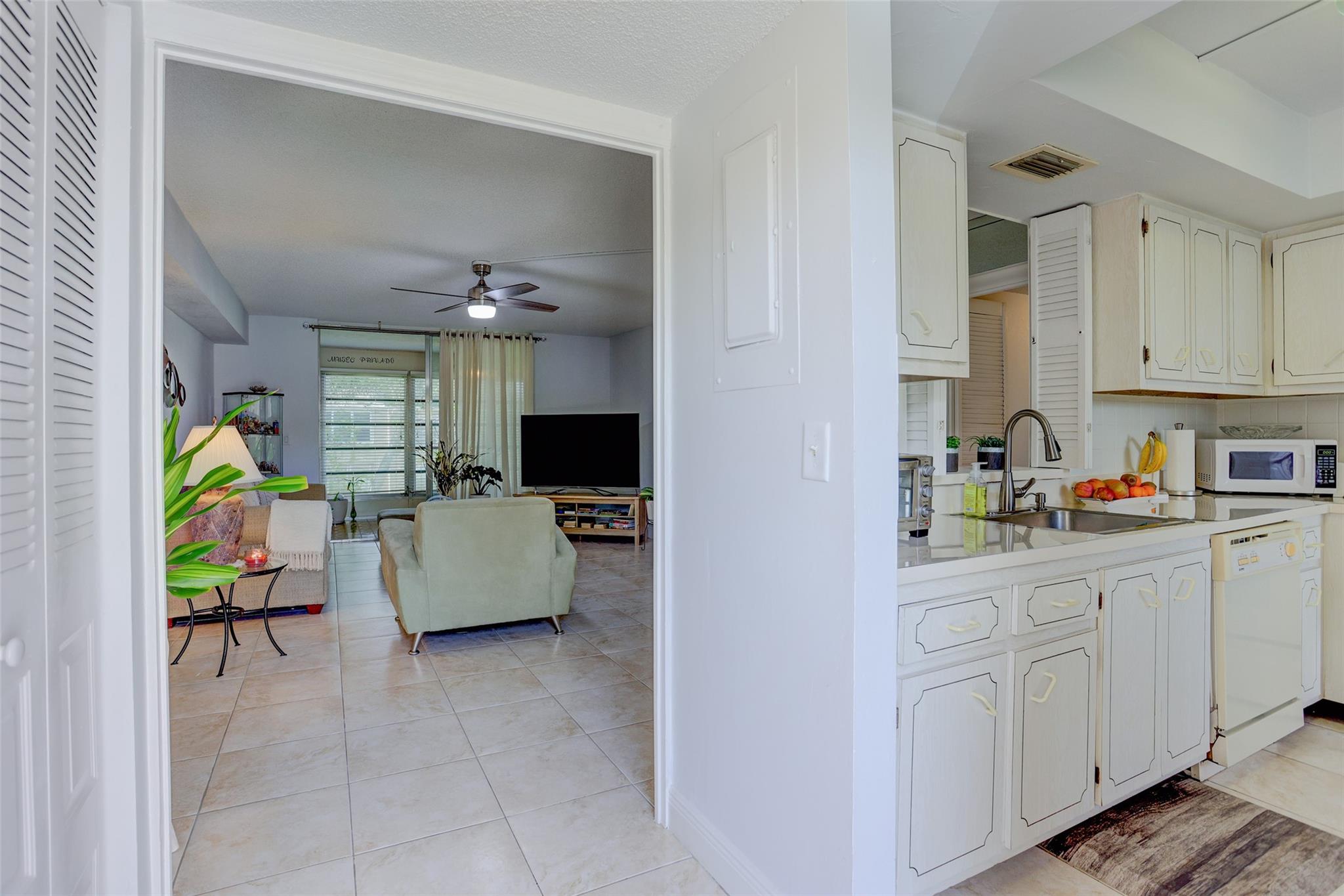 PALM SPRINGS I - Residential