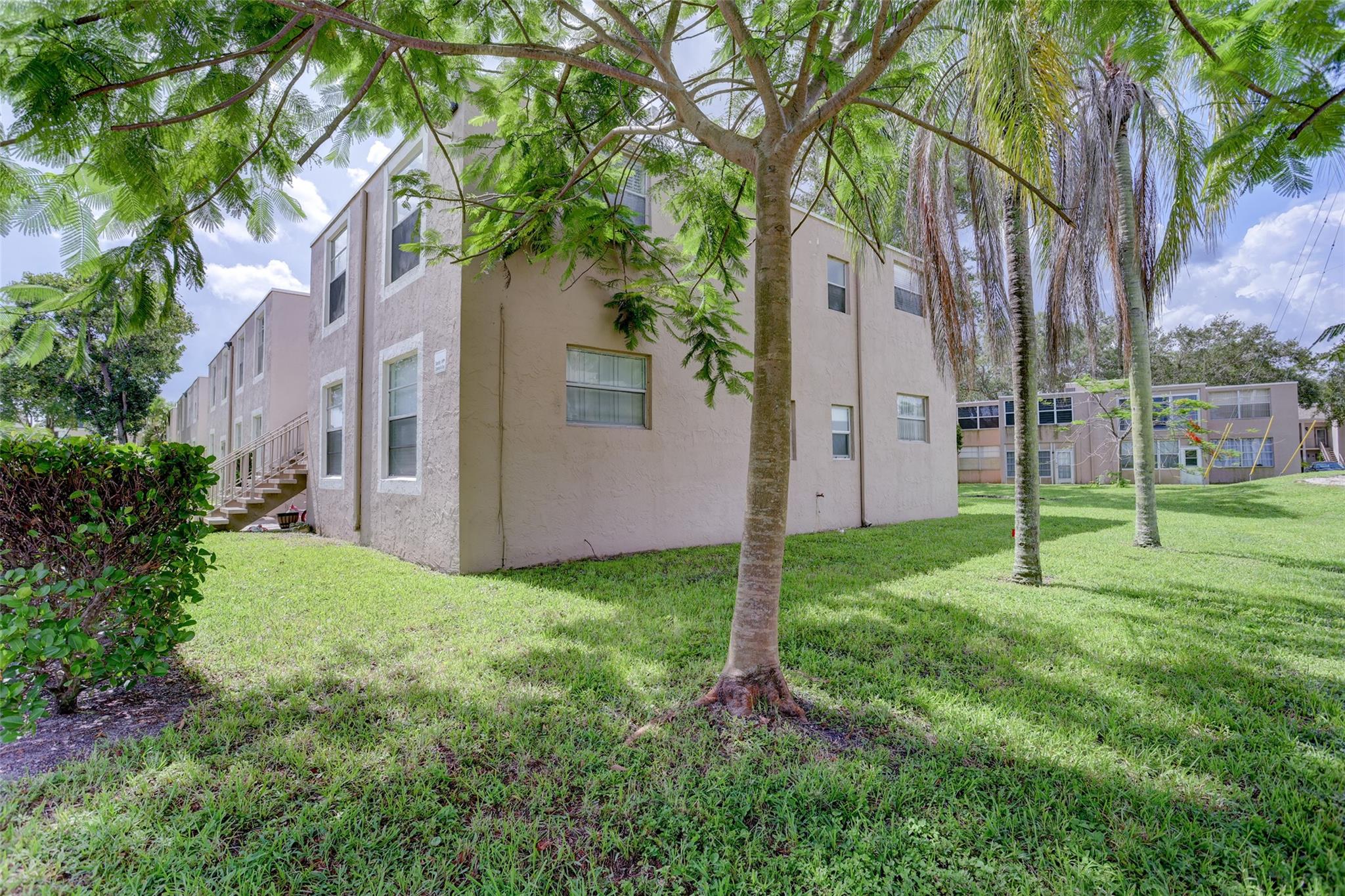 PALM SPRINGS I - Residential