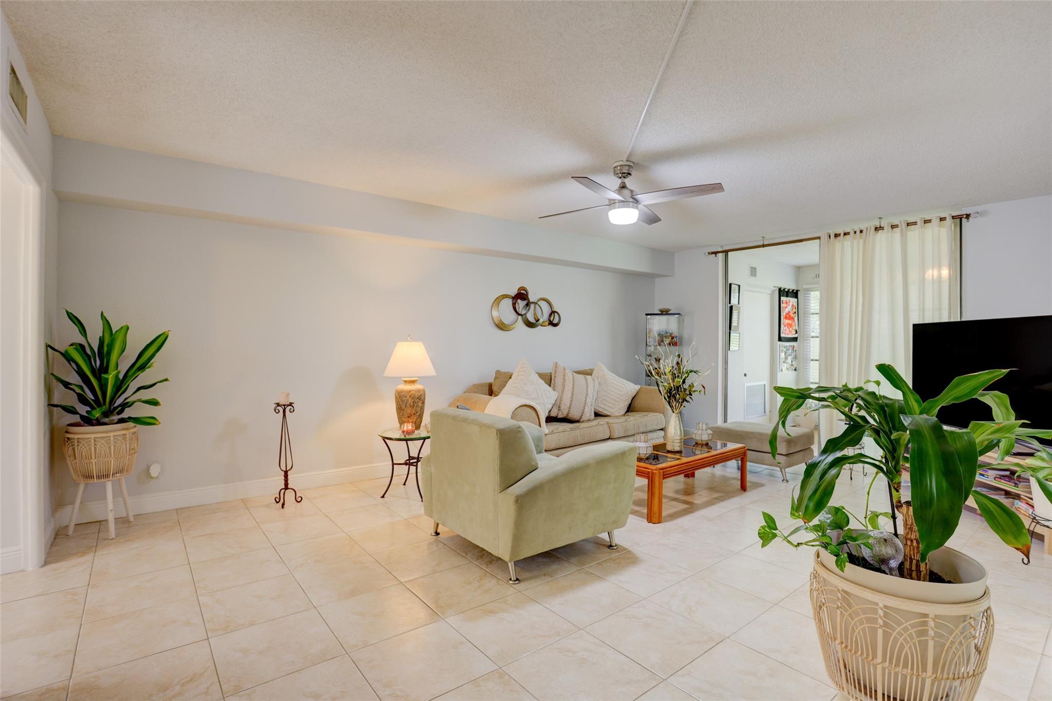 PALM SPRINGS I - Residential