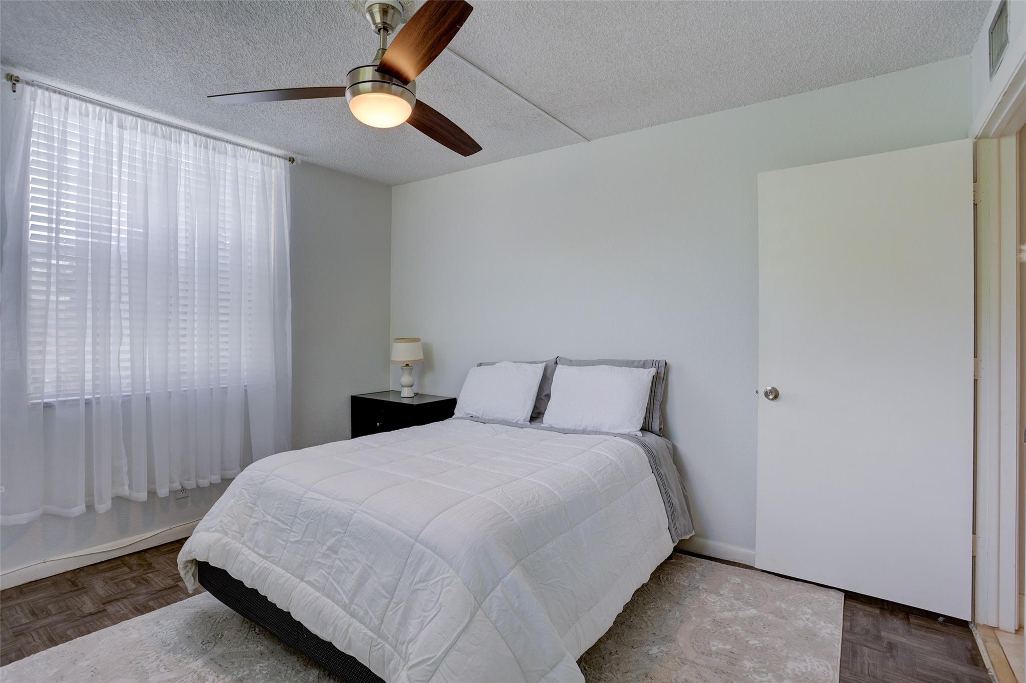 PALM SPRINGS I - Residential