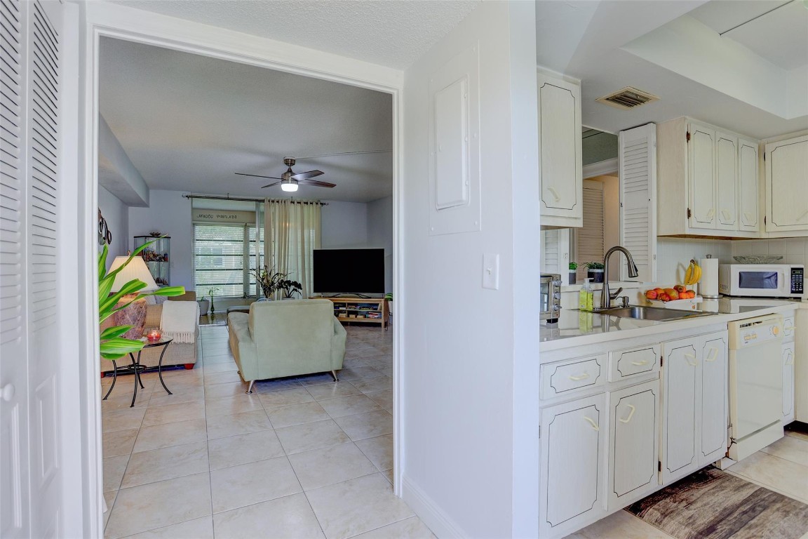 PALM SPRINGS I - Residential