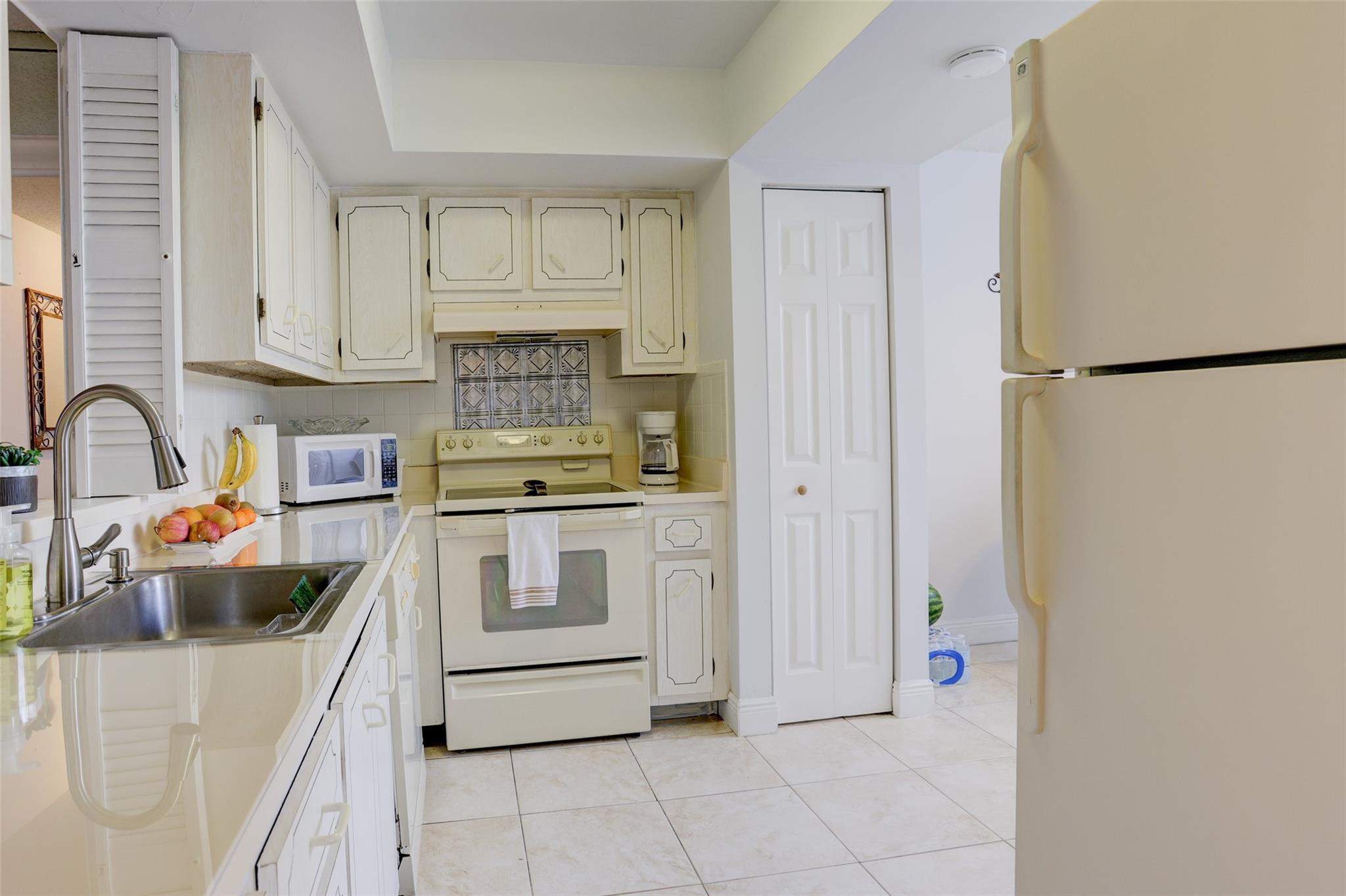 PALM SPRINGS I - Residential