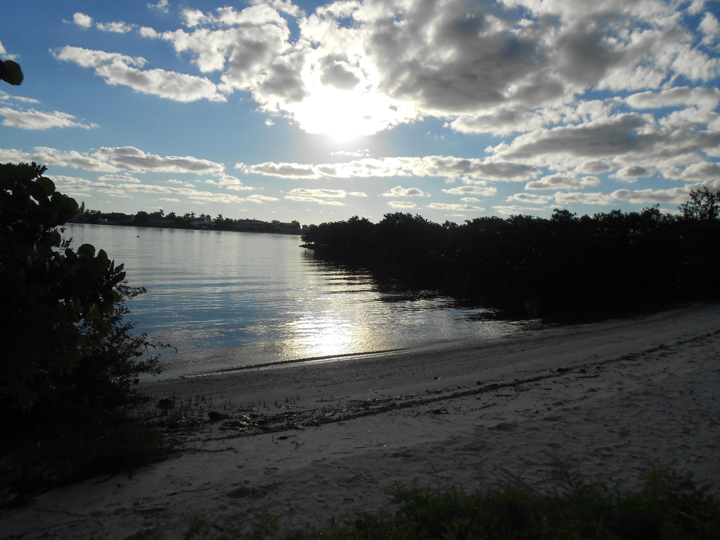 HYPOLUXOS MARINERS CAY CONDO - Residential Lease