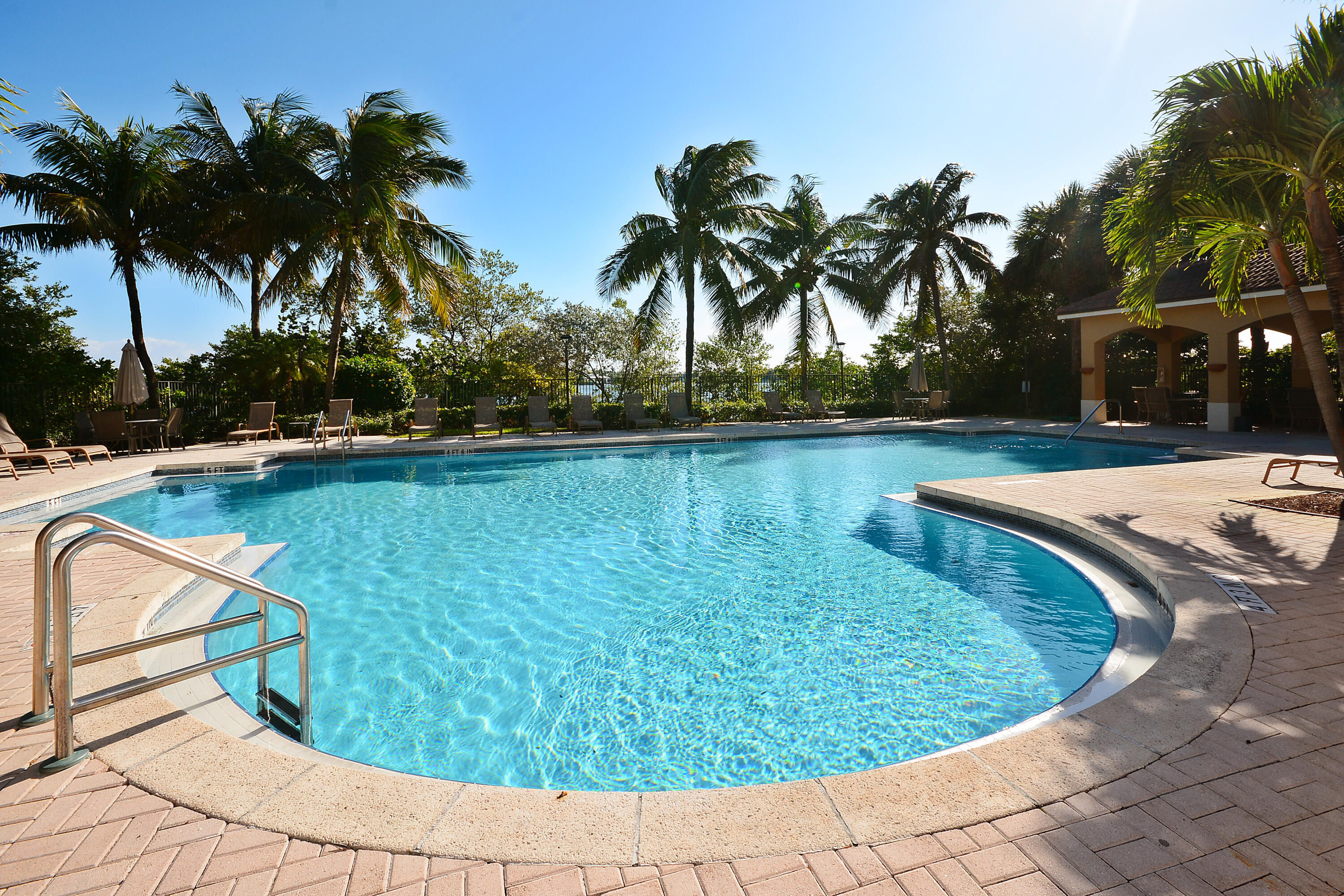 HYPOLUXOS MARINERS CAY CONDO - Residential Lease