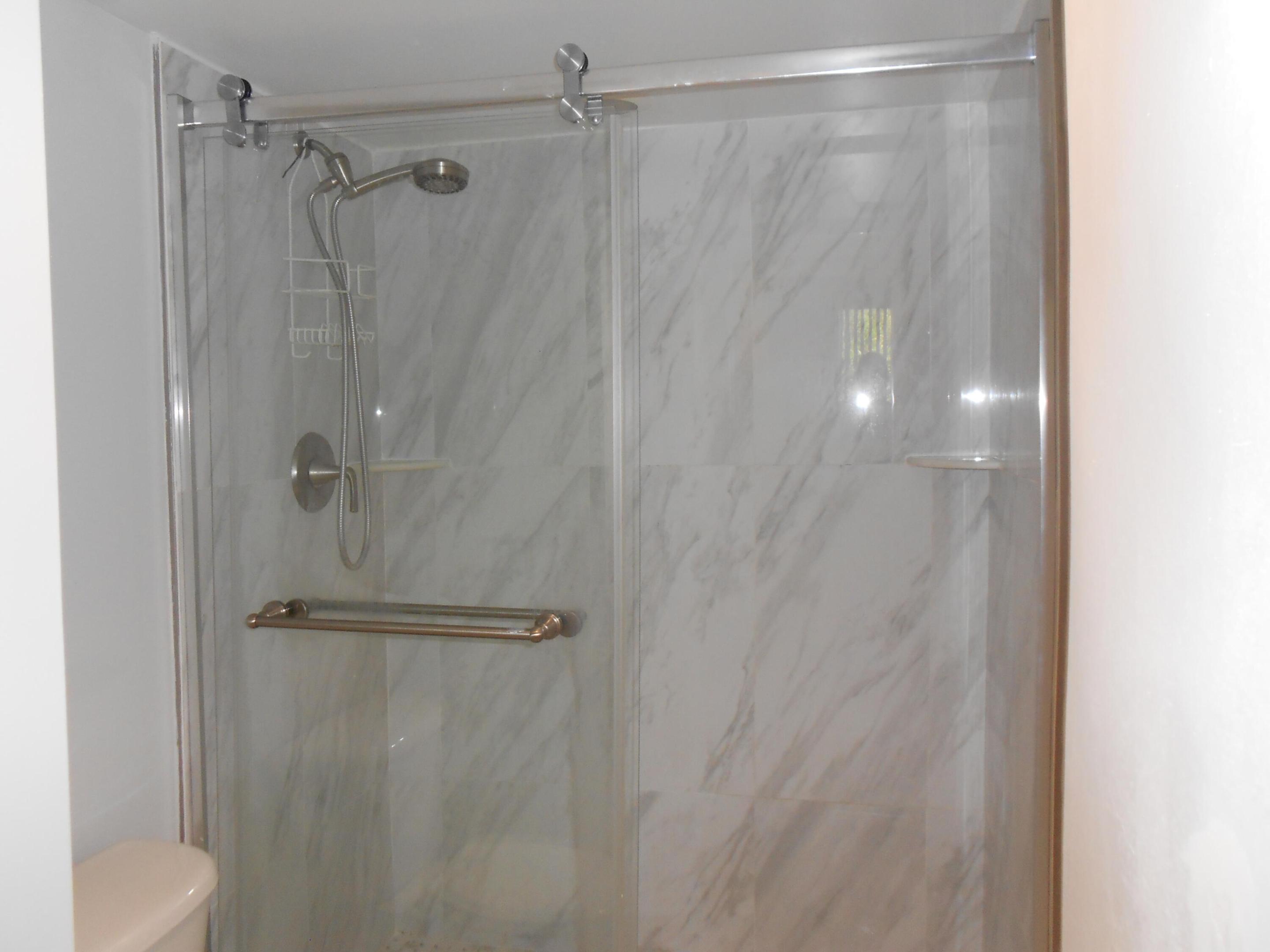 HYPOLUXOS MARINERS CAY CONDO - Residential Lease
