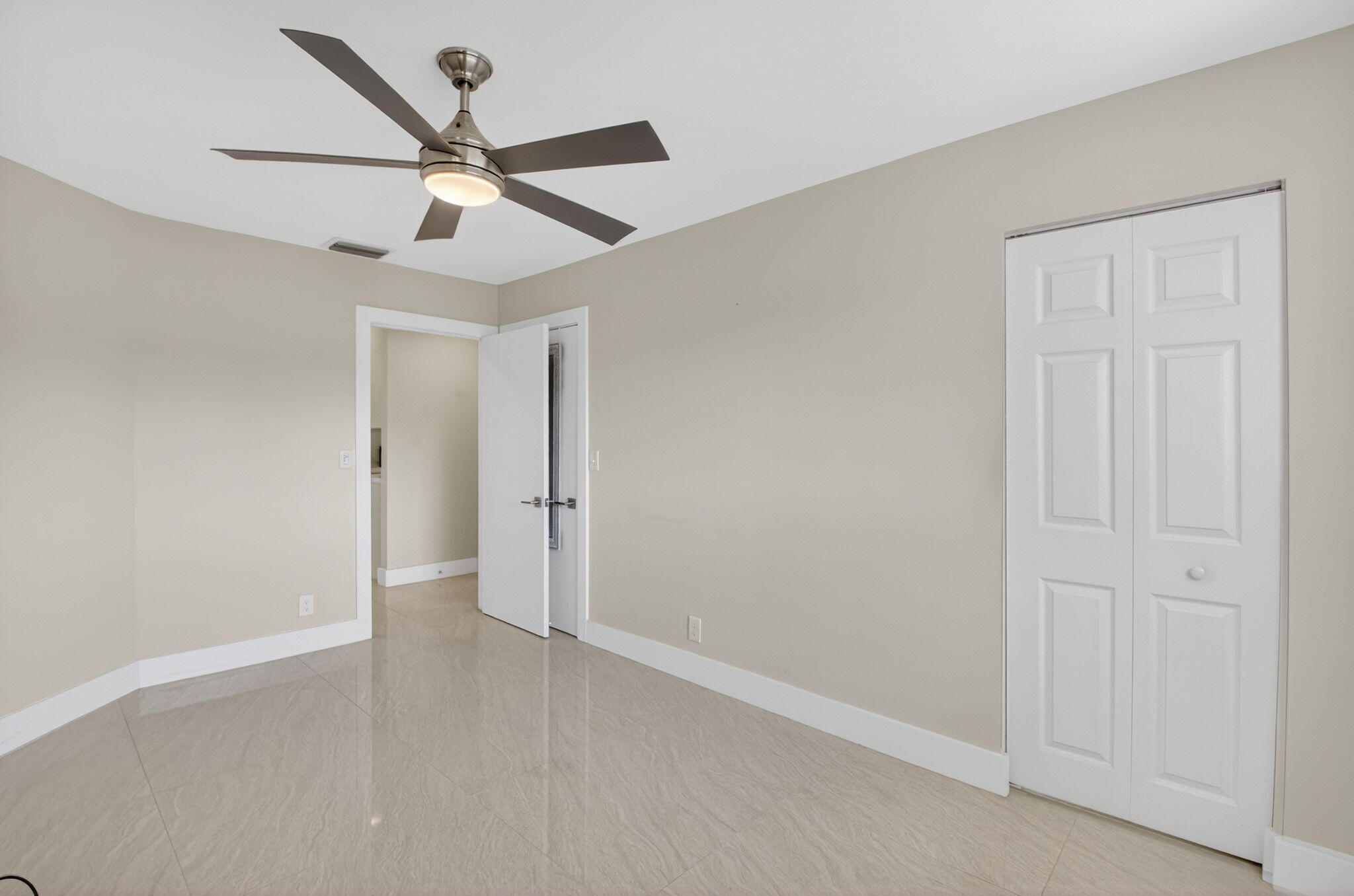 WITNEY E CONDO - Residential