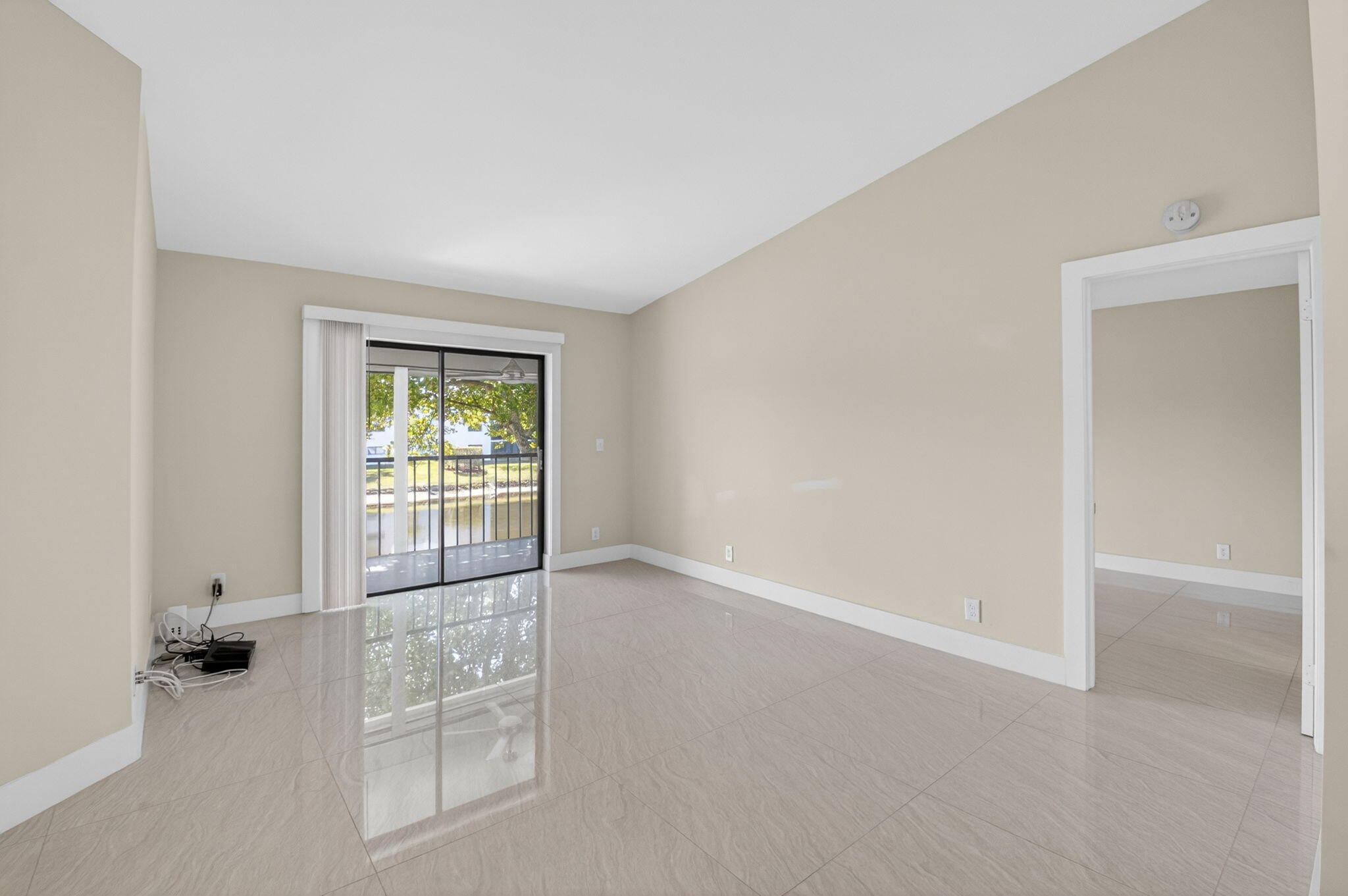 WITNEY E CONDO - Residential