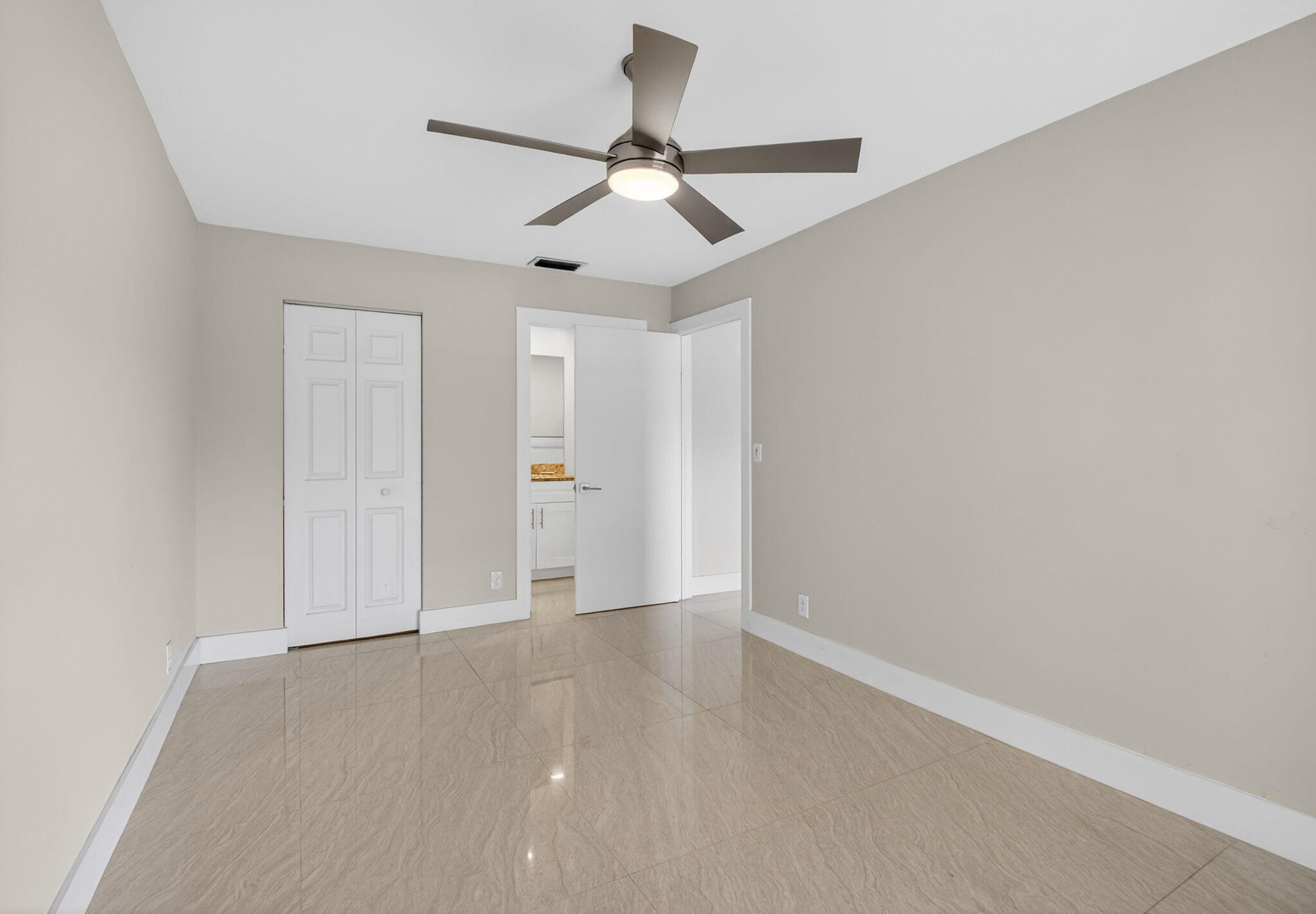 WITNEY E CONDO - Residential