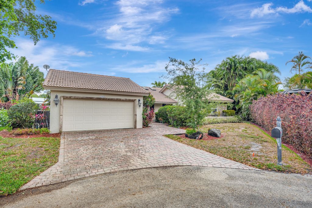 Photo of 1040 SW 93rd Avenue, Plantation, FL 33324 (MLS # R11055417)