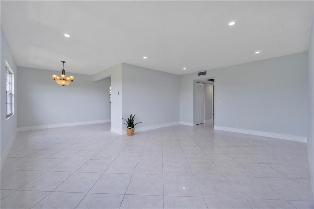 listing image 0