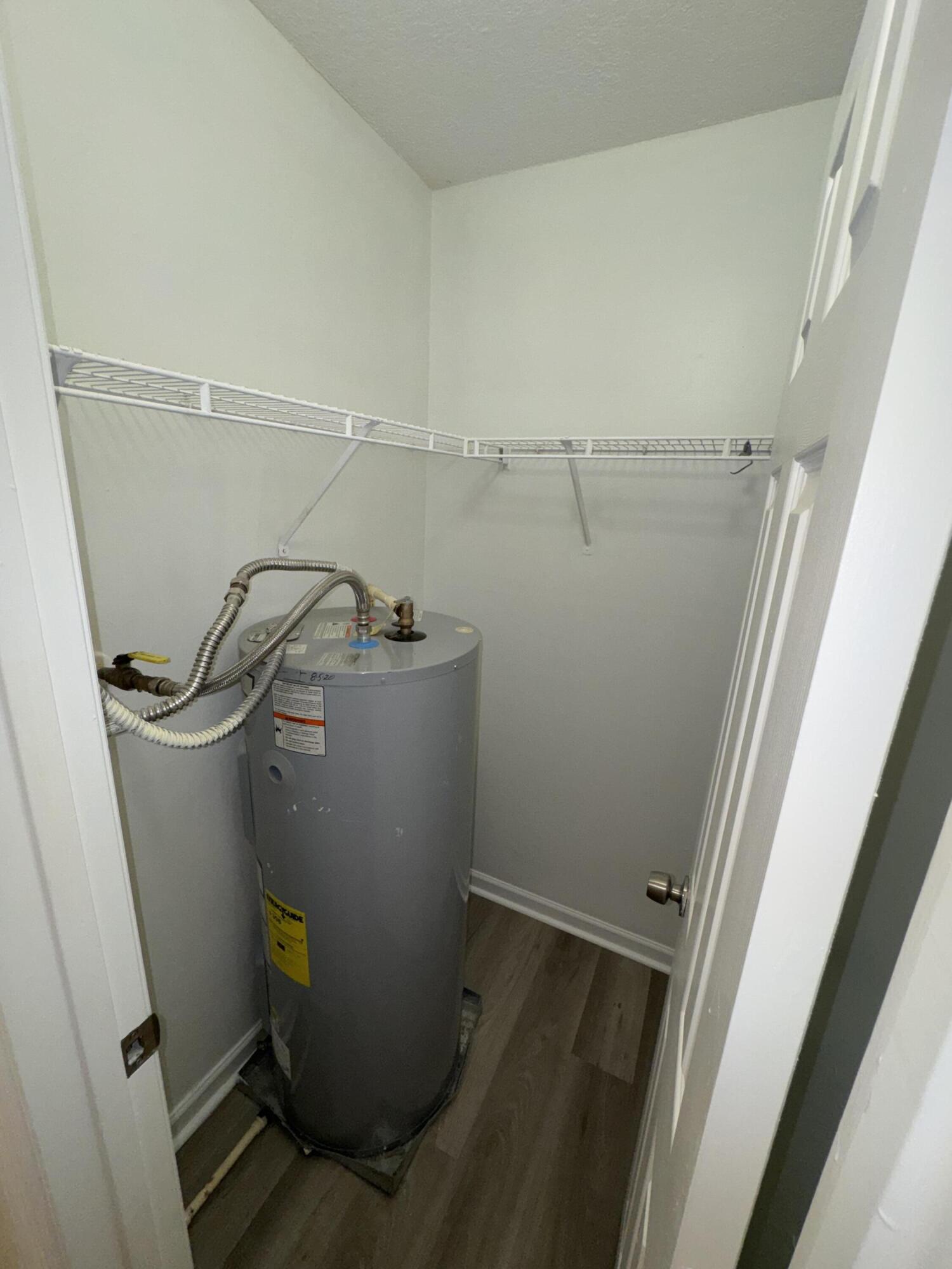 LAKE WORTH TOWN OF - Residential Lease