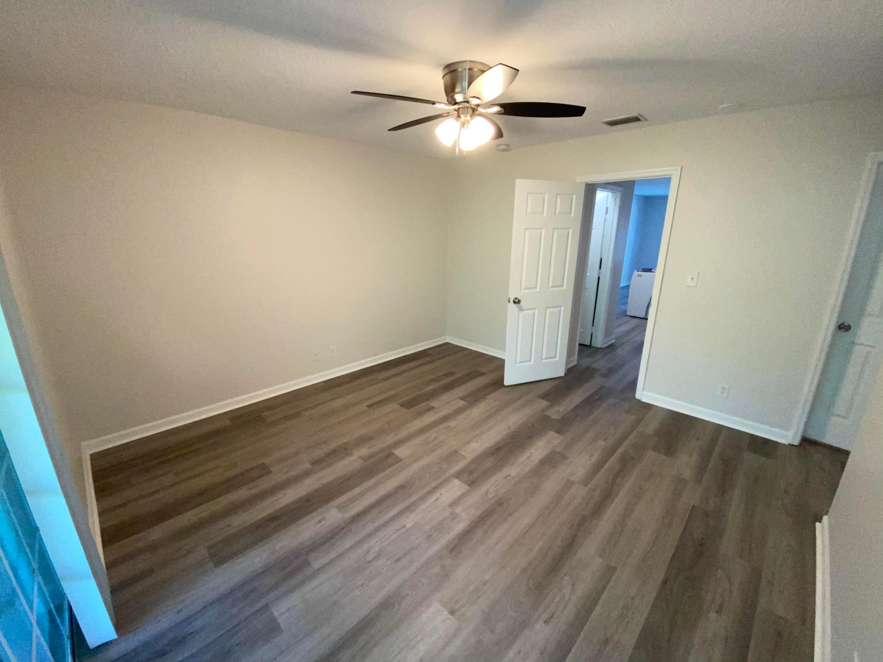 View photos, virtual tours, details... 120 N Lakeside Drive 6