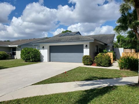 Photo of 47 Baytree Circle, Boynton Beach, FL 33436 (MLS # R11145500)