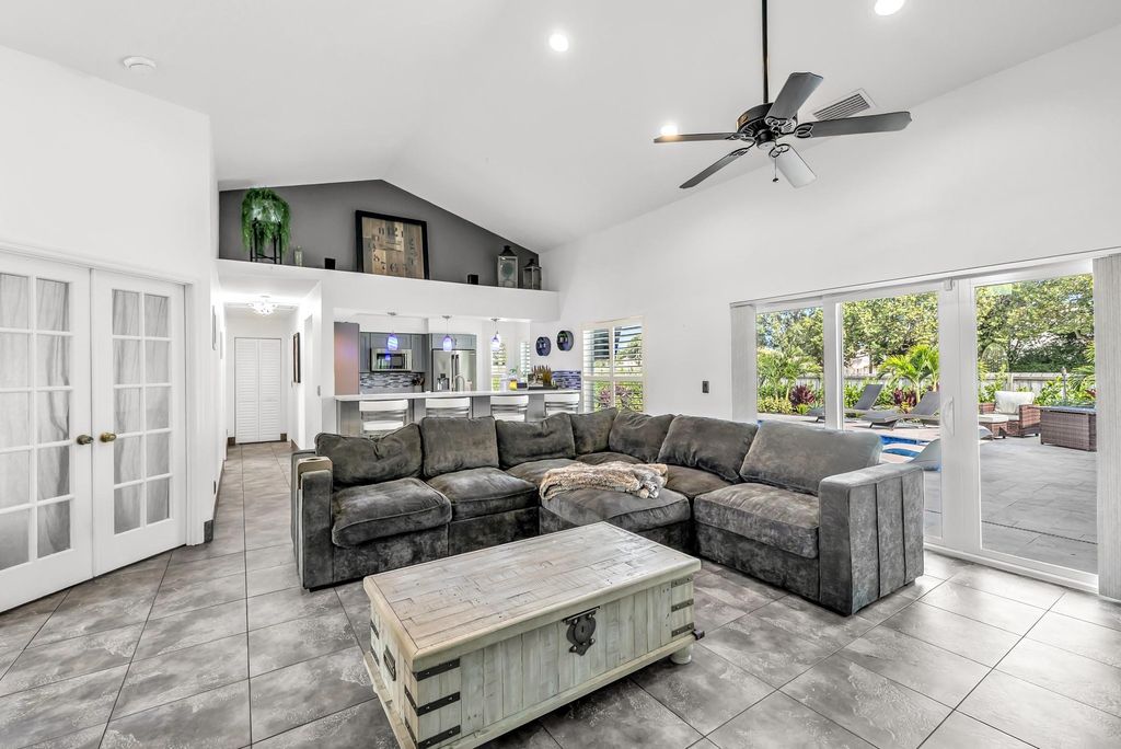 Photo of 24 Dogwood Cir, Boynton Beach, FL 33436 (MLS # F10538736)