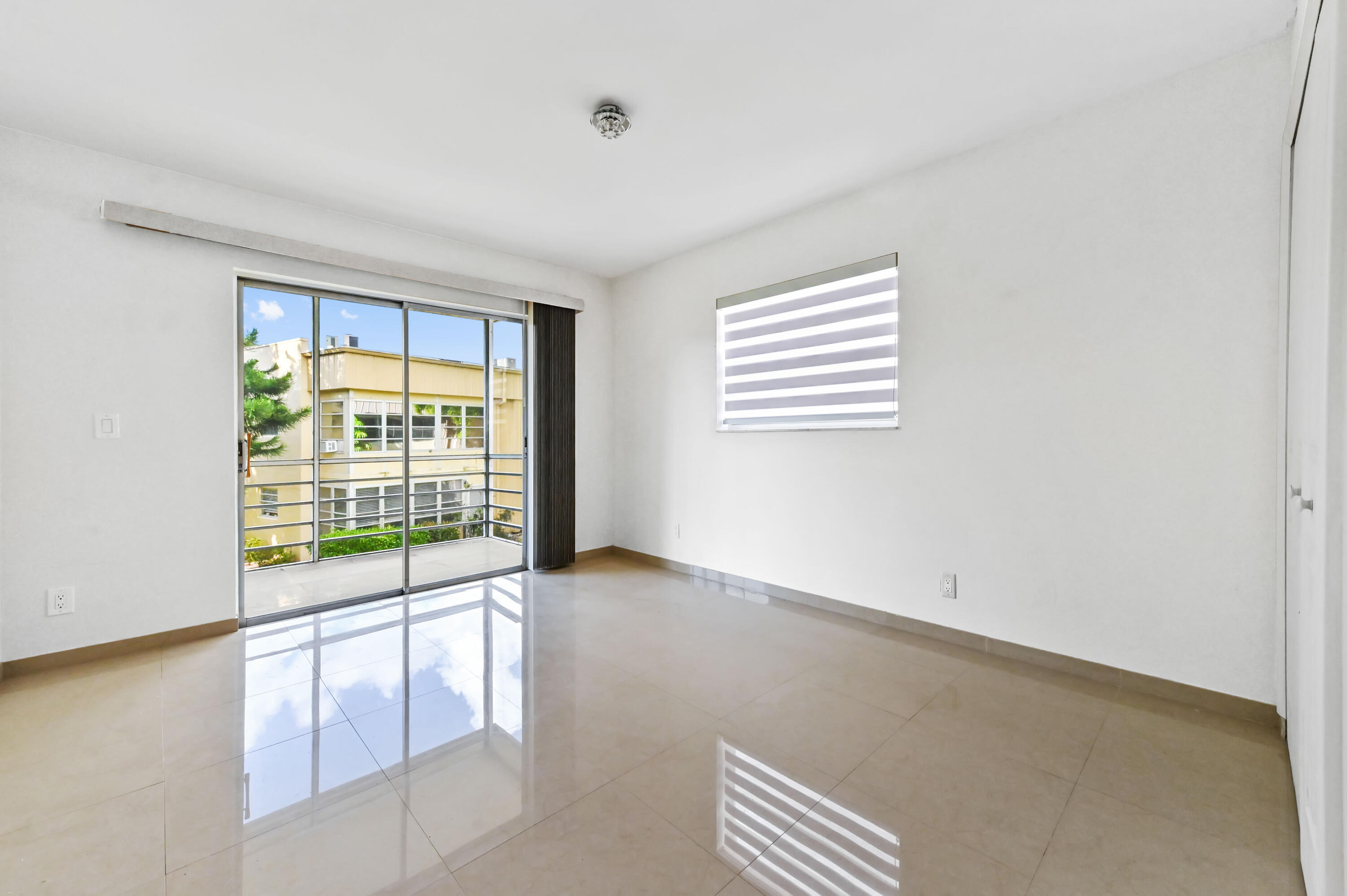 KINGS POINT CAPRI CONDOS - Residential