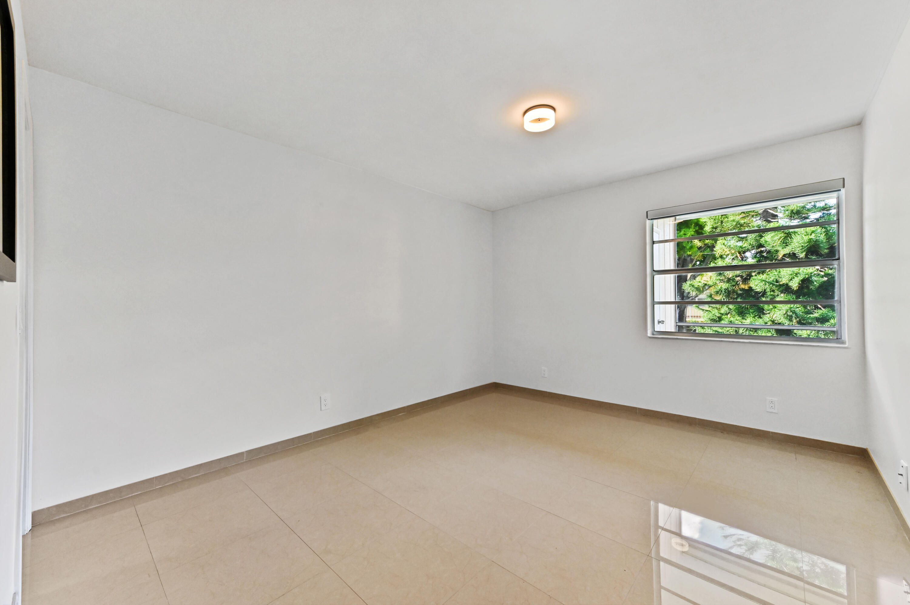 KINGS POINT CAPRI CONDOS - Residential