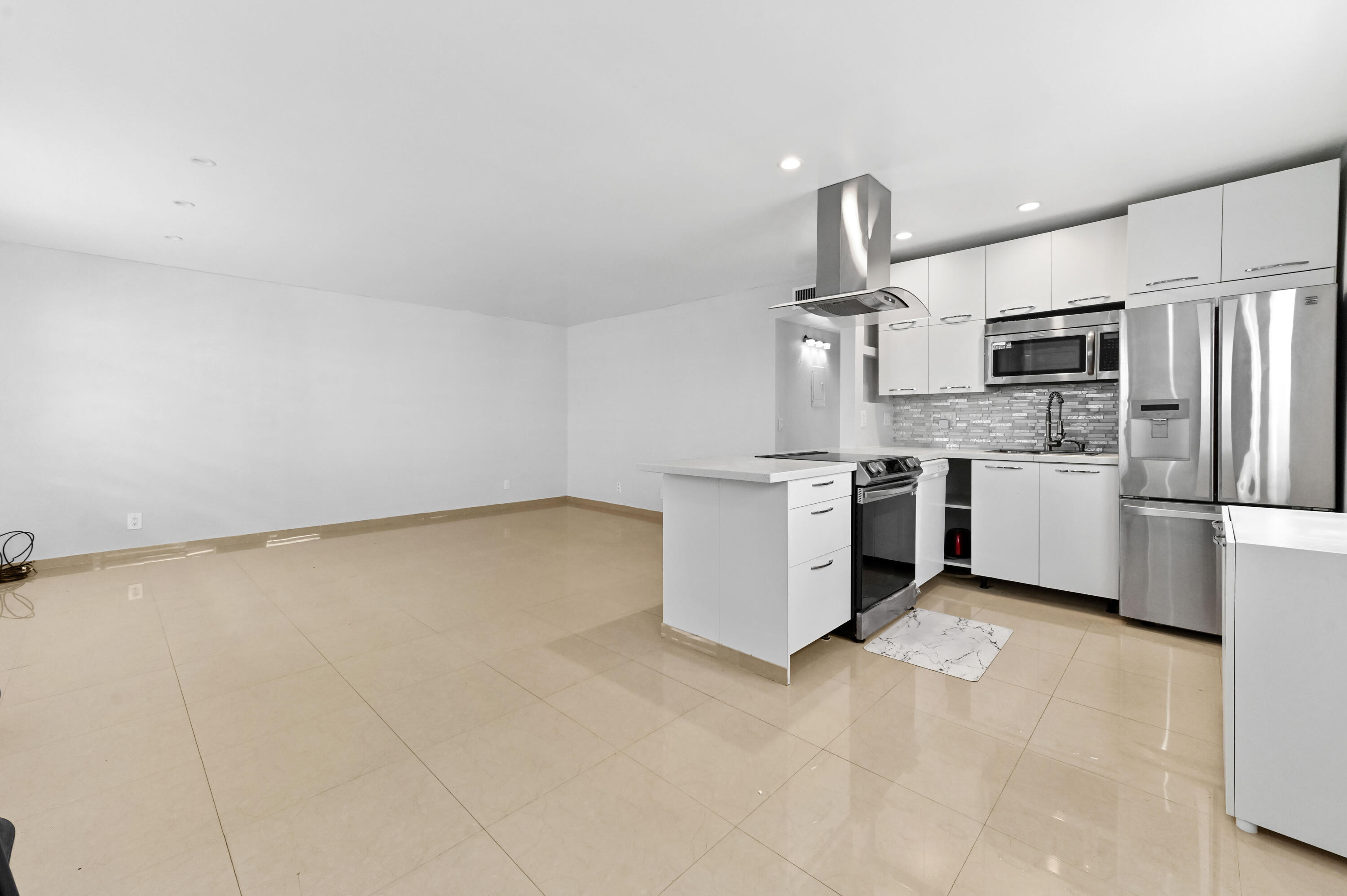 KINGS POINT CAPRI CONDOS - Residential