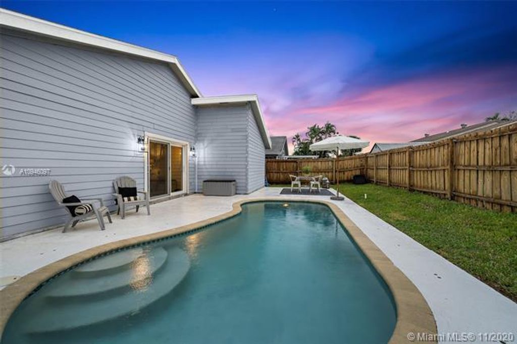 Photo of 6135 Drake Street St, Jupiter, FL 33458 (MLS # R10689759)