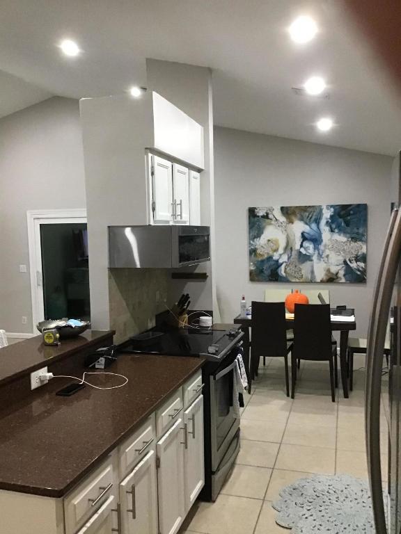 NORTH PALM BEACH HEIGHTS SEC 3 - Residential Lease