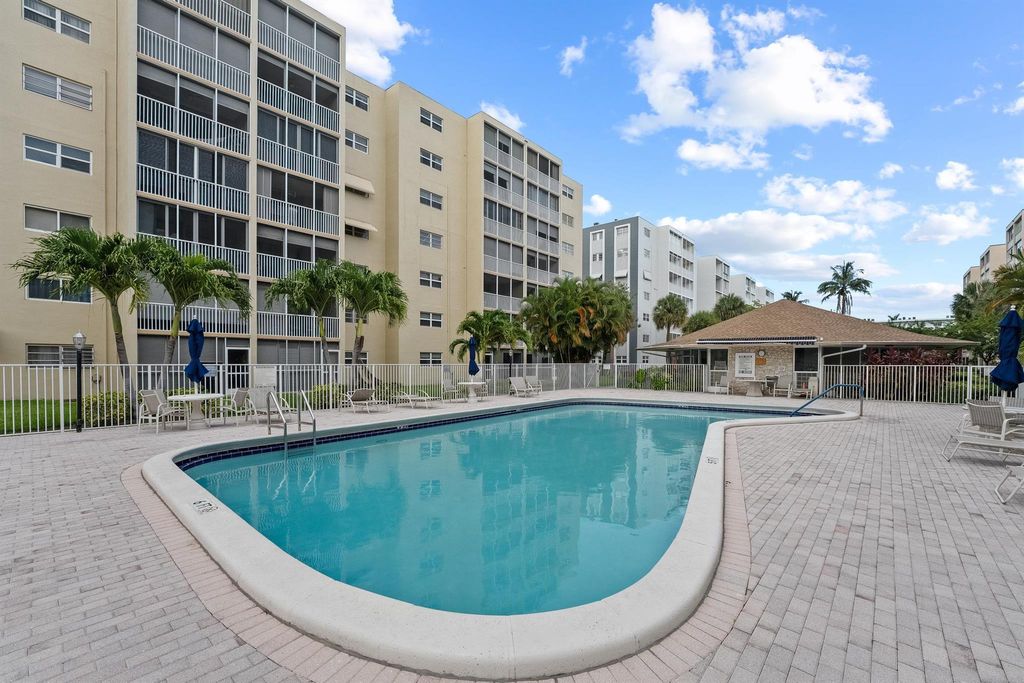 Photo of 620 NE 12th Avenue NE #102, Hallandale Beach, FL 33009 (MLS # R10897758)