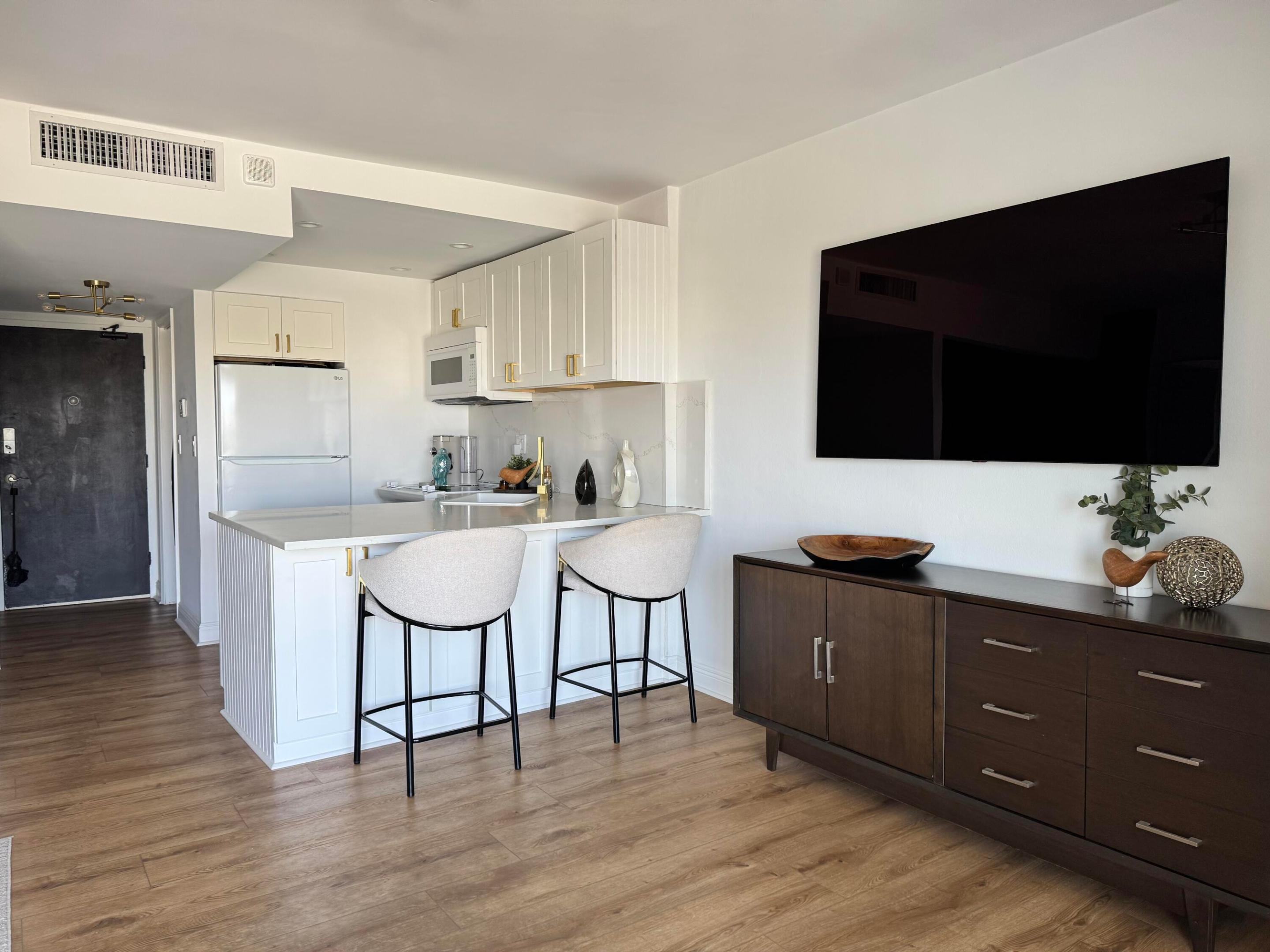 2900 NE 30 Street C5, Fort Lauderdale, FL, 33306/$225,000 4 2900 NE 30 Street C5