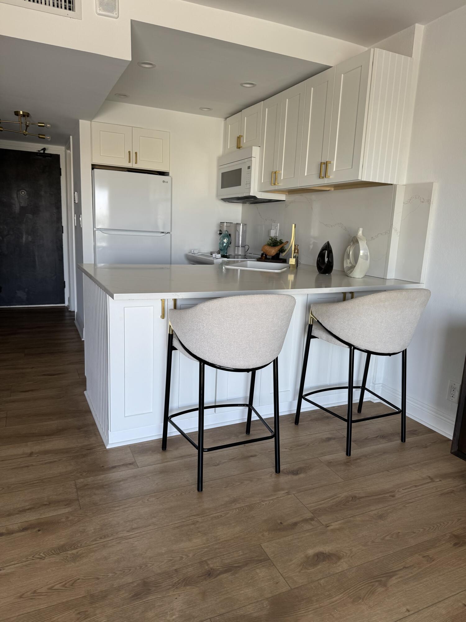 LAUDERDALE TOWER CONDO - Residential