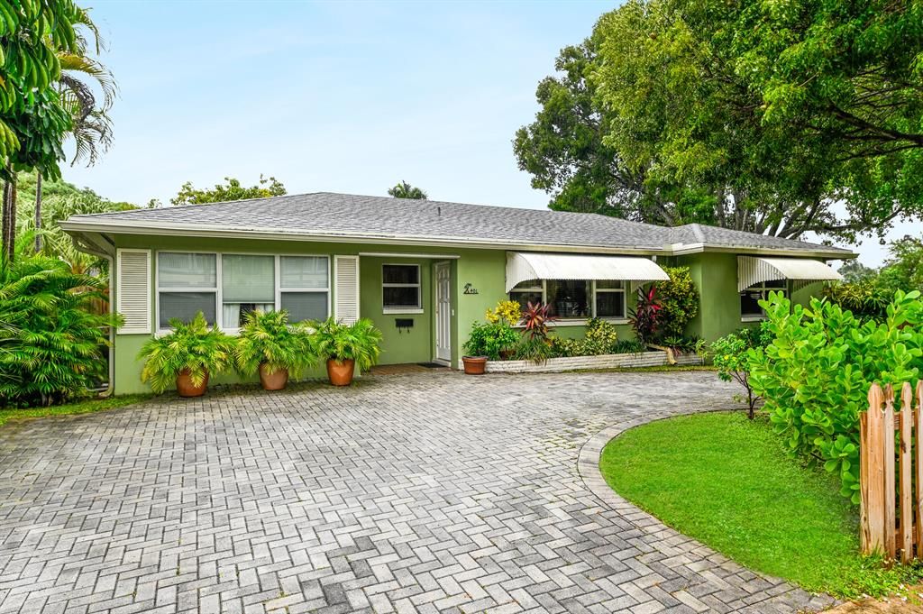 Photo of 401 27th Street, West Palm Beach, FL 33407 (MLS # R10765121)